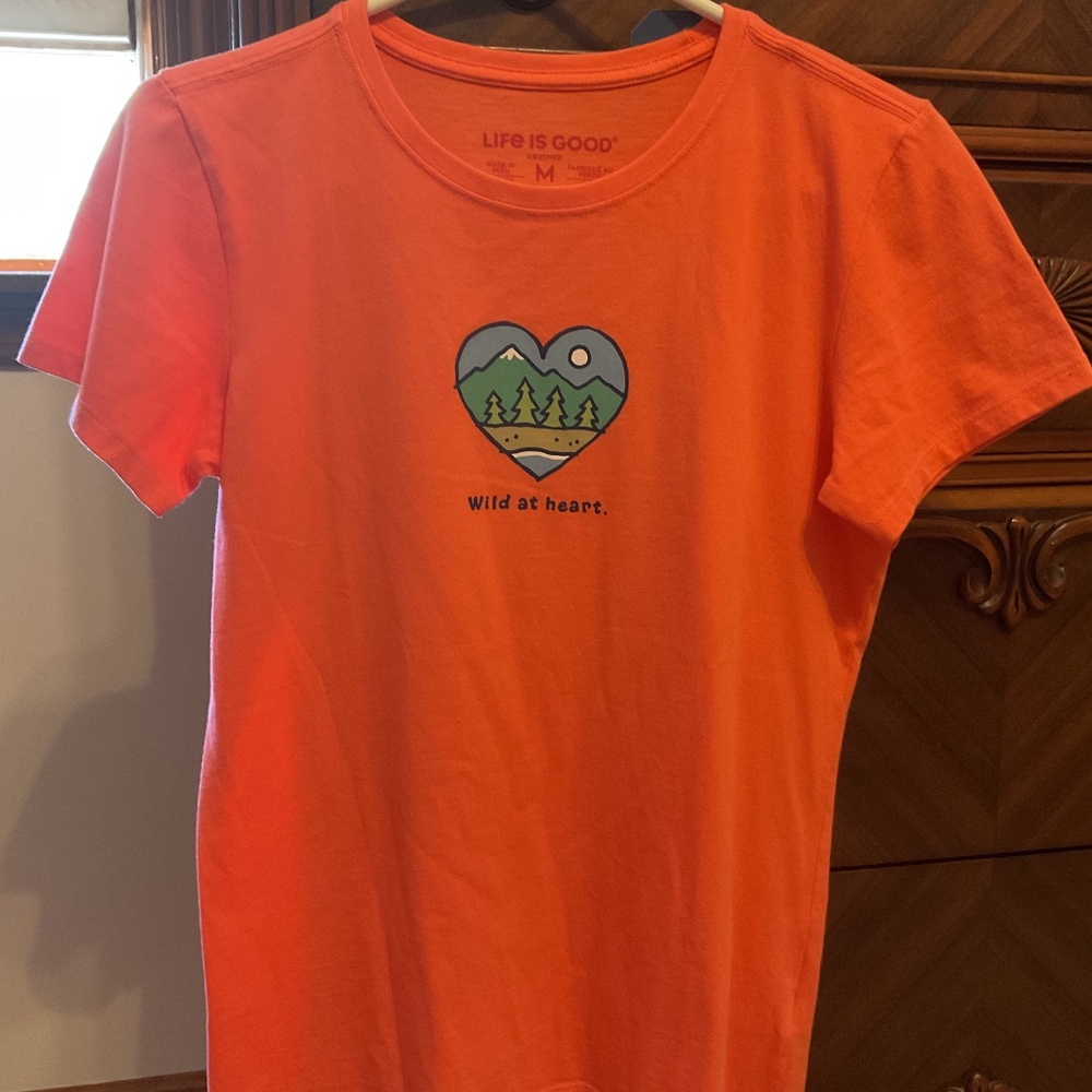 LIFE IS GOOD HEART CRUSHER TEE MEDIUM NWT